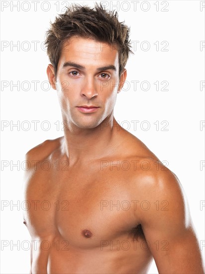 Studio portrait of young muscular man. Photo: momentimages