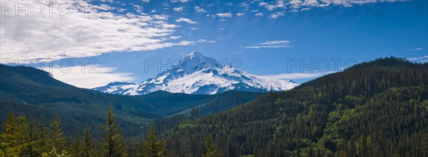 USA, Oregon, View of Mount Hood. Photo : Gary J Weathers