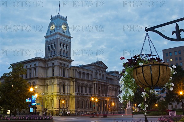 USA, Kentucky, Louisville, Facade of City Hall at morning. Photo : Henryk Sadura