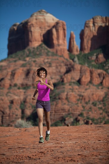 USA, Arizona, Sedona, Young woman running at desert. Photo : db2stock