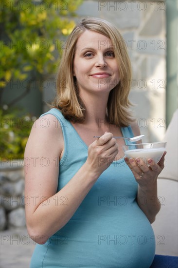 Pregnant woman eating dessert. Photo : Rob Lewine