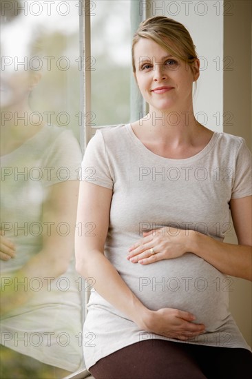 Portrait of pregnant woman. Photo : Rob Lewine