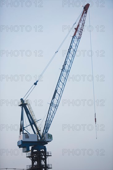 USA, New York State, New York City, Cranes against sky. Photo : fotog