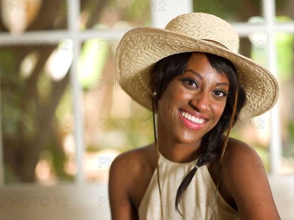 Portrait of young smiling woman. Photo : db2stock