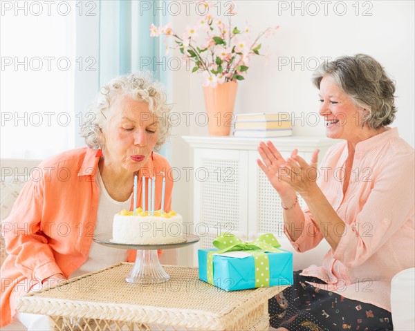 Two senior women celebrating birthday. Photo : Daniel Grill