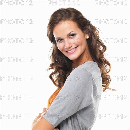 Studio portrait of happy smiling woman with hands folded. Photo : momentimages