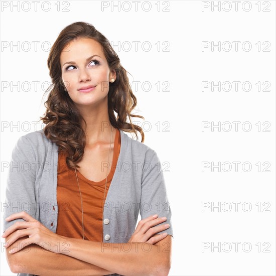 Studio portrait of woman thinking and looking up. Photo: momentimages