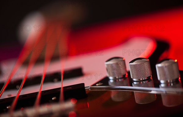 Close up of volume knobs of bass guitar. Photo : Daniel Grill