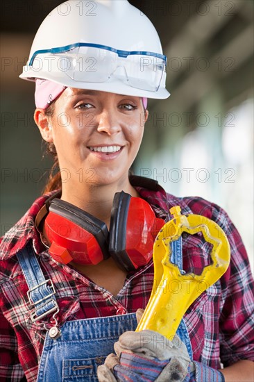 Portrait of female manual worker wearing hardhat. Photo : db2stock