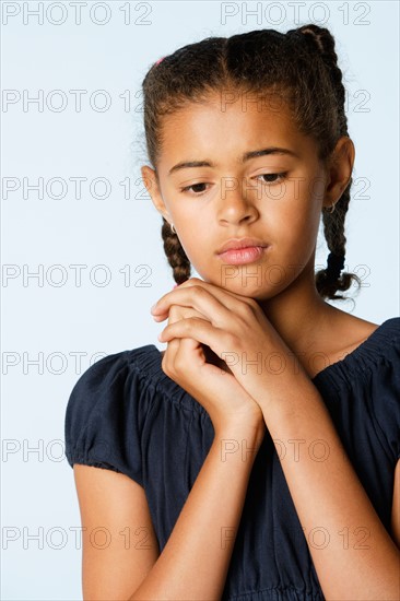 Studio portrait of girl (10-11). Photo : Rob Lewine