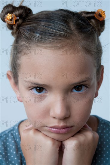 Studio portrait of girl (8-9). Photo : Rob Lewine