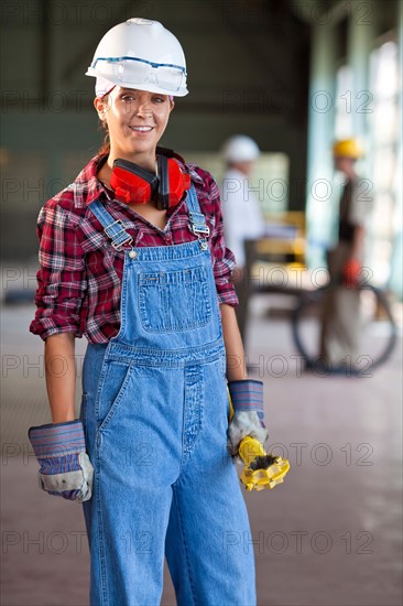 Portrait of female manual worker wearing hardhat. Photo : db2stock