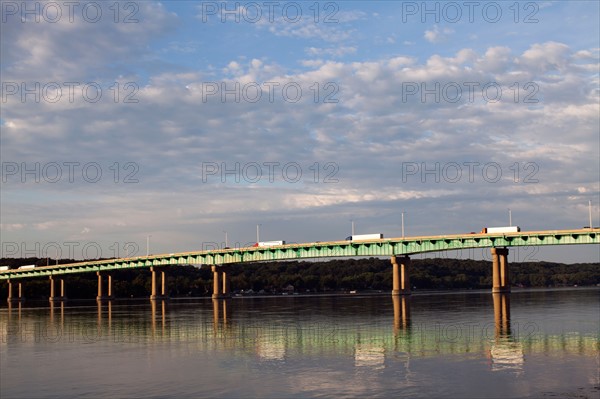 USA, Bridge on Mississippi River. Photo: John Kelly