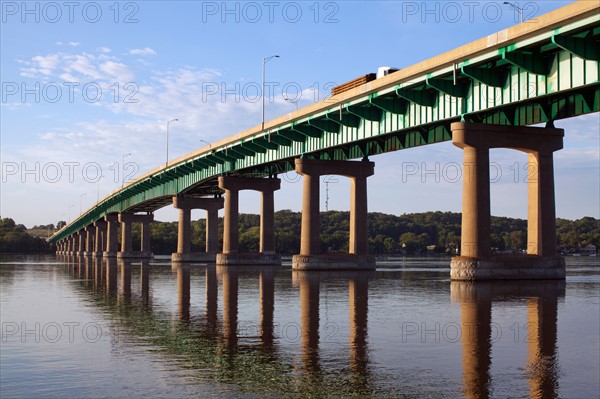 USA, Bridge on Mississippi River. Photo : John Kelly