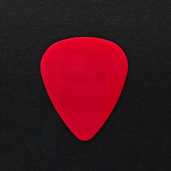 Close-up of guitar pick, studio shot. Photo : Daniel Grill