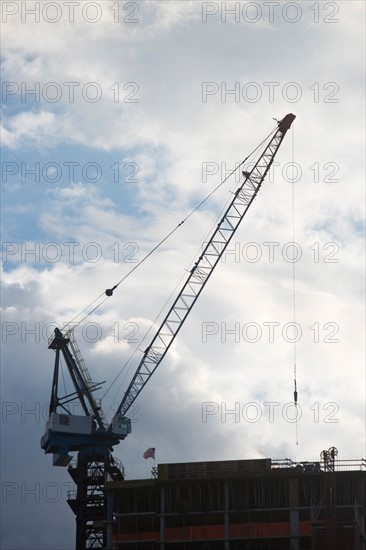 USA, New York State, New York City, Manhattan, Skyscraper under construction. Photo: fotog