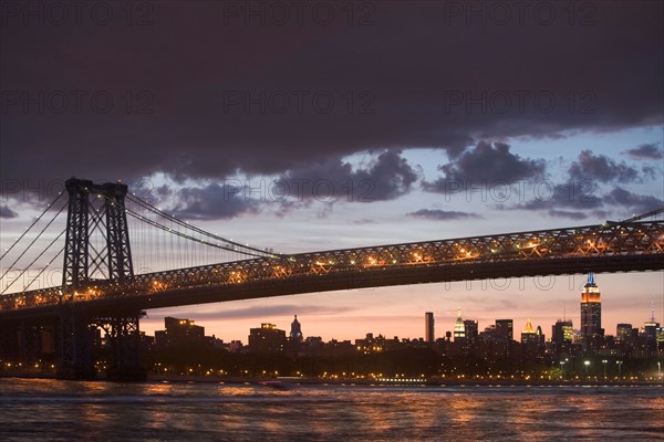 USA, New York State, New York City, Manhattan, Williamsburg Bridge. Photo : fotog