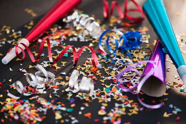 Party horn blowers and confetti. Photo : Daniel Grill