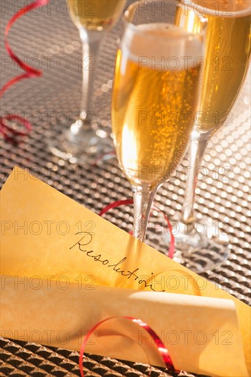 Flutes with champagne and list of resolutions. Photo : Daniel Grill