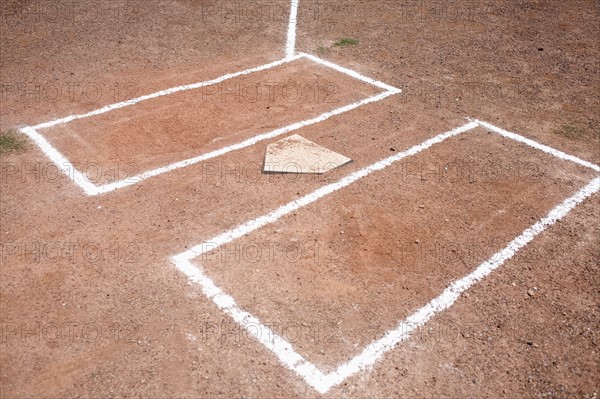 Baseball home plate. Photo : Winslow Productions