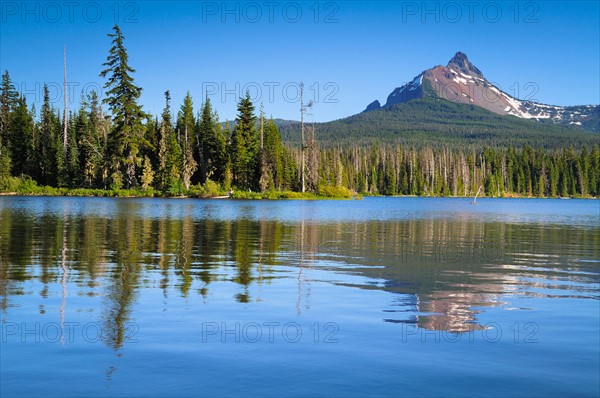 USA, Oregon, Big Lake and Mt. Washington. Photo : Gary J Weathers