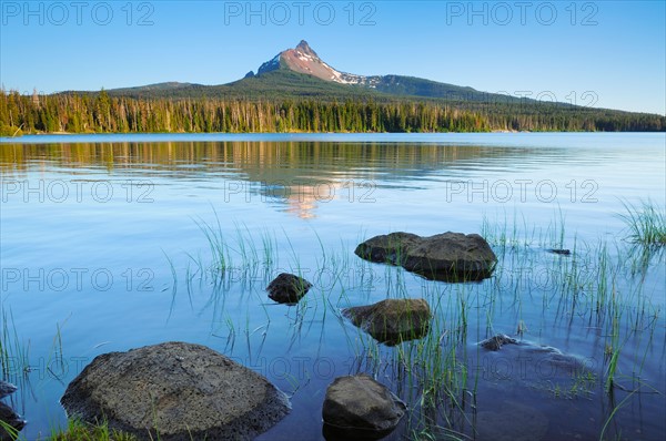 USA, Oregon, Big Lake and Mt. Washington. Photo: Gary J Weathers