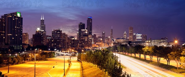 USA, Illinois, Chicago, View from the south: Soldier Field and Lake Shore Drive. Photo: Henryk Sadura