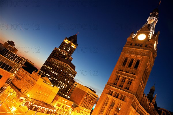 USA, Wisconsin, Milwaukee, Milwaukee Center and City Hall buildings in downtown district. Photo: Henryk Sadura
