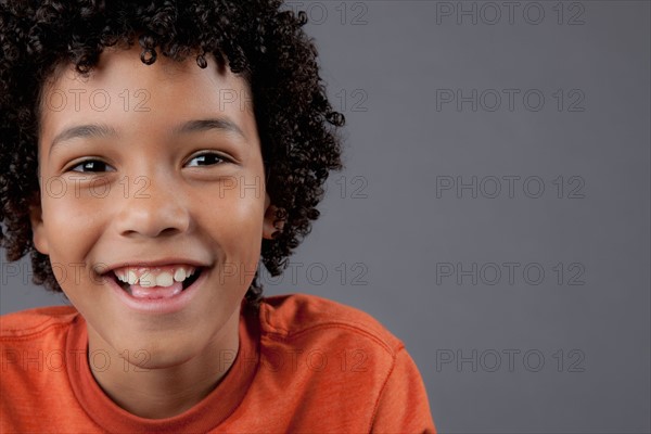 Studio portrait of boy (8-9). Photo : Rob Lewine