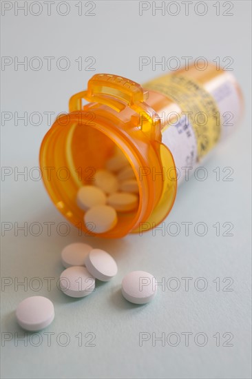 Studio shot of pill bottle. Photo : Winslow Productions