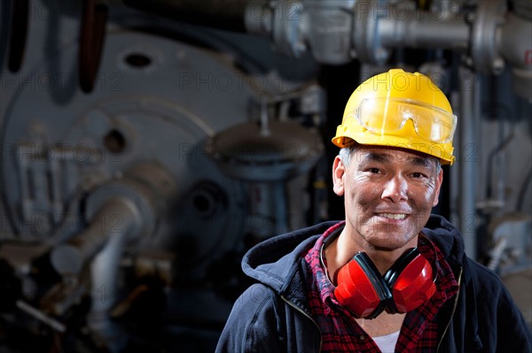 Portrait of male manual worker wearing hardhat. Photo : db2stock