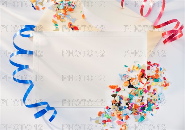 Confetti and ribbons. Photo : Daniel Grill