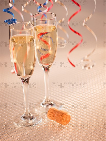 Flutes with champagne, close-up. Photo : Daniel Grill