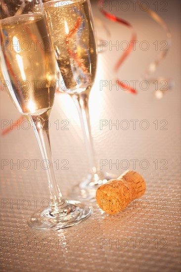 Flutes with champagne, close-up. Photo : Daniel Grill