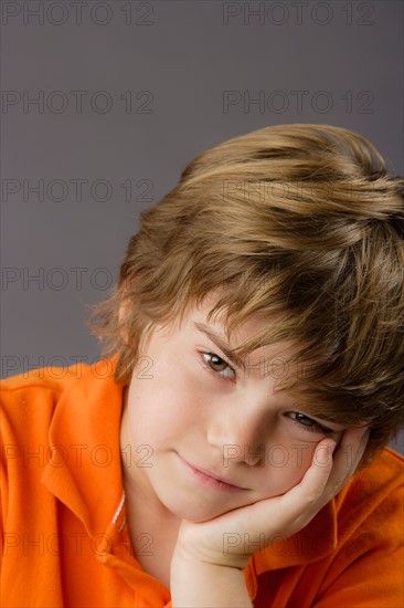 Portrait of boy (8-9), studio shot. Photo : Rob Lewine