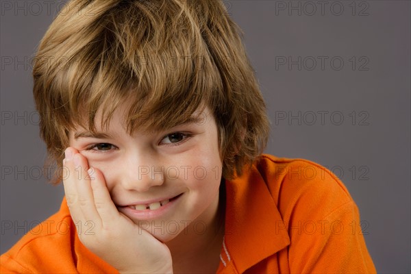 Portrait of boy (8-9), studio shot. Photo : Rob Lewine