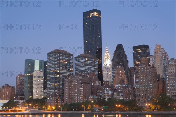 USA, New York State, New York City, Manhattan, Skyscrapers of Manhattan at dusk. Photo : fotog