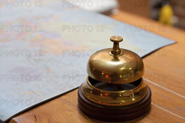 Service bell on desk. Photo : Jan Scherders