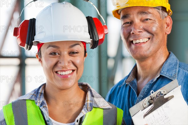 Portrait of male and female manual workers. Photo : db2stock
