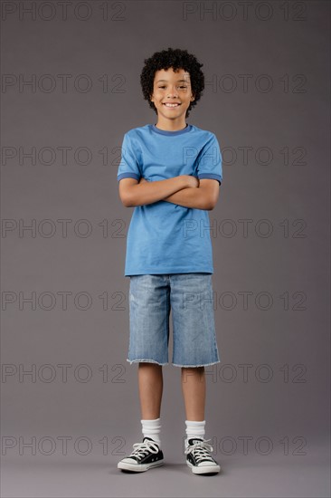 Portrait of smiling boy (8-9), studio shot. Photo : Rob Lewine