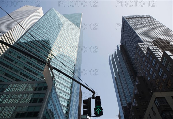 USA, New York State, New York City, Manhattan, Low angle view of skyscrapers. Photo : fotog