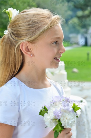 Portrait of flower girl (10-11).