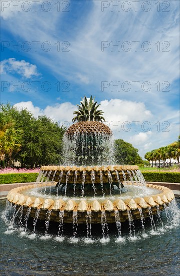 USA, South Carolina, Charleston, Waterfront Park, Pineapple Fountain.
