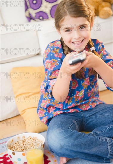 Girl ( 6-7) watching tv. Photo : Jamie Grill