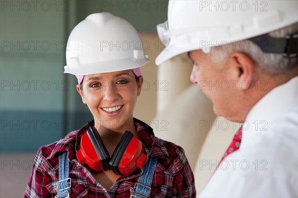 Portrait of manual worker and manager. Photo : db2stock