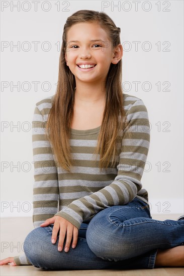 Studio portrait of girl (8-9). Photo : Rob Lewine