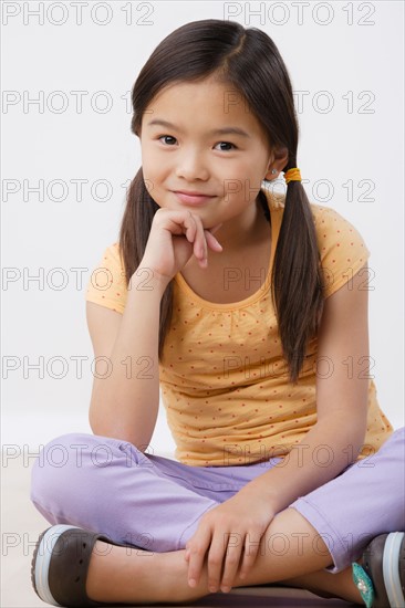 Studio portrait of girl (8-9). Photo : Rob Lewine