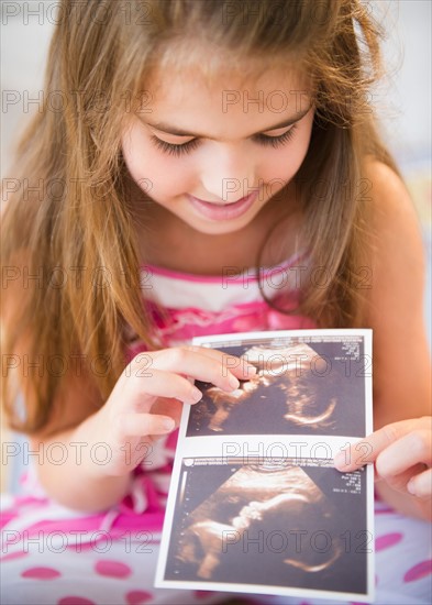 Girl ( 6-7) watching sonogram picture. Photo : Jamie Grill