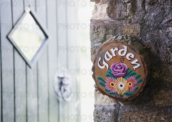 Ireland, County Westmeath, Garden sign on stone wall. Photo : Jamie Grill