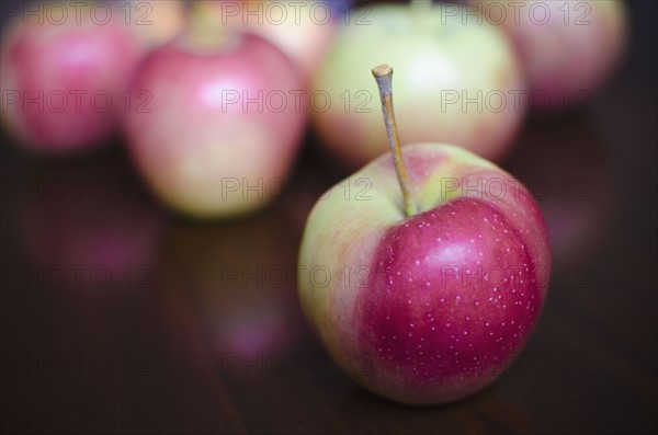 Close up of apples on table. Photo : Jamie Grill